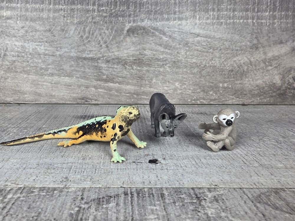 1990s Animal Figures A Baby Monkey Gray Fox Marine Iguana Rare Lot Of 3 g78e